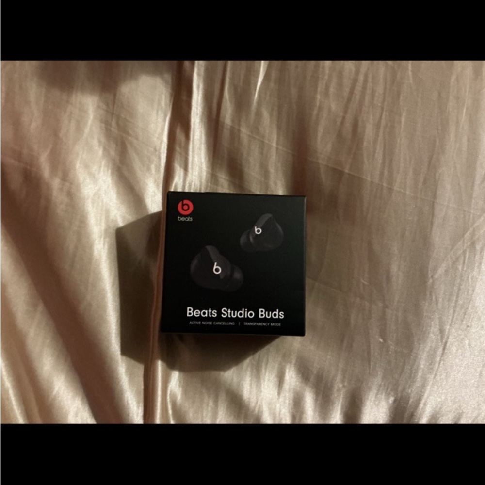 Beats Studio Buds in Black